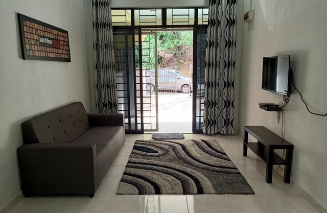 ADAMAYRAA HOMESTAY Tanah Merah