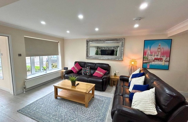 Addlestone Gorgeous Three Bedroom House