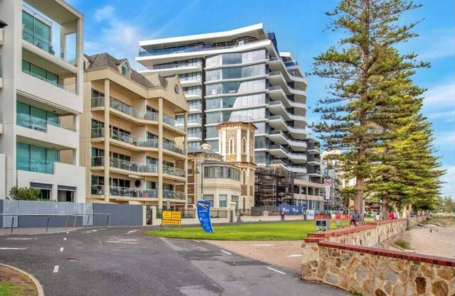 Adelaide's Seaside Location - Glenelg Beach: Seafield Apartment No. 1, First-floor, Beach-facing