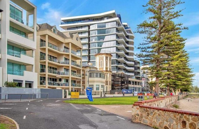 Adelaide's Seaside Location - Glenelg Beach: Seafield Apartment No. 5, Upstairs, Shared balcony