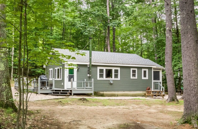Adirondack inspired cottage with access to association beach on Lake Winni