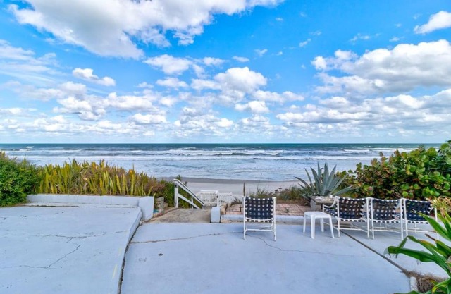 Adorable 1 Bedroom on the Beach Wifi Kitchenette