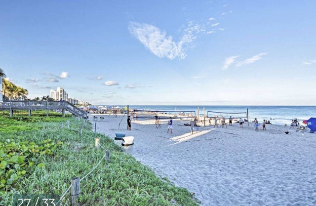 Adorable 1bdr cottage steps to beach!