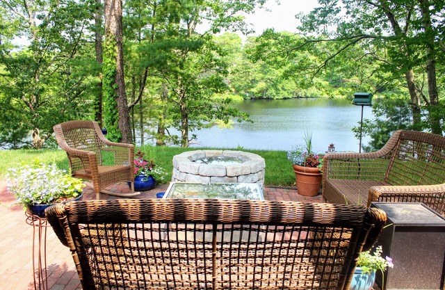 Adorable Pond Front Home Walking Distance to Town