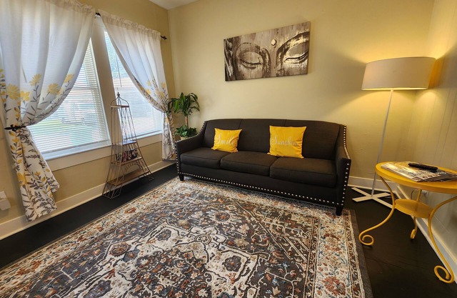 Adorable & Romantic French Corner by Downtown, The Heights & WOMH - Pet Friendly