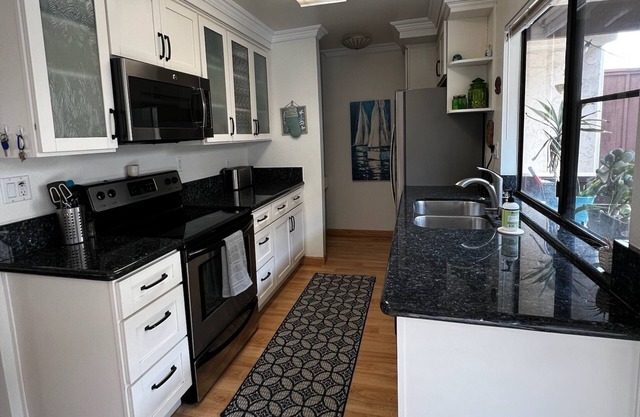 Adorable Townhome Oasis with Abundant Amenities in San Diego - Pet Friendly!