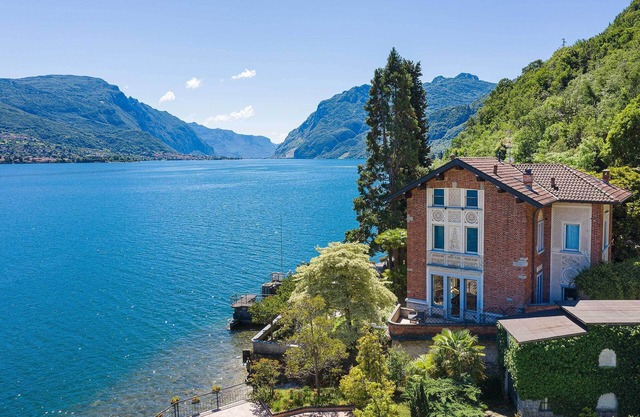 Adorable villa with garden and terrace directly by the lake! Villa Clarissa