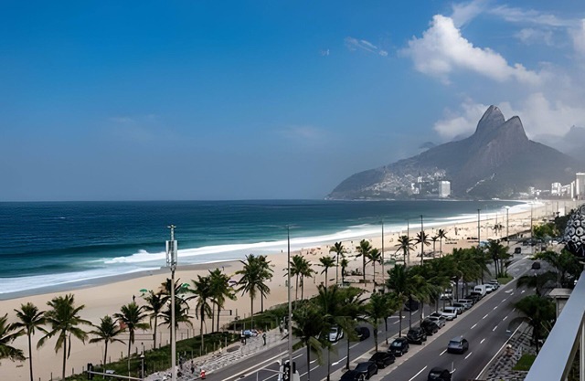ADV005 Huge penthouse for 8 on Ipanema beach