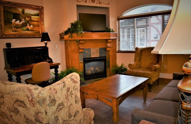 Adventure Hub~Backcountry Ski|Snowmobile|Scuba Diving Villa 3050-1