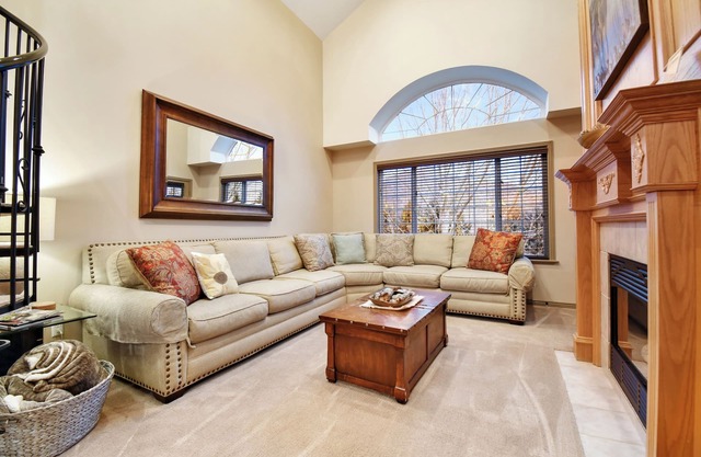 Adventure Hub~Ski Resorts, Backcountry & Park City 3203