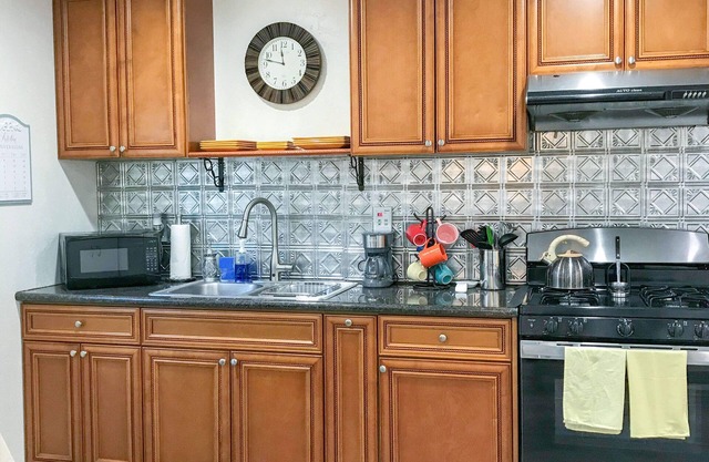 Adventure & Relax "Lee's Harbor Inn Unit B"