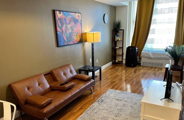 Affordable 1 Br in Historic Highrise Downtown Memphis - Walk to Beale