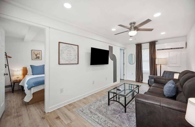 Affordable 2 bed/1 bath, Pet Friendly with Free Coffee