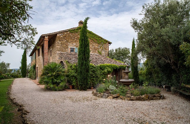 Agello Country lake villa 6 bedrooms 6 bathrooms with air condition