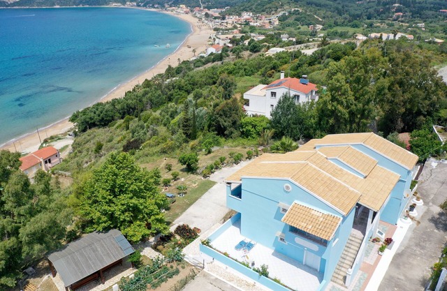 Agios Georgios - 2 Beds - Sleeps 5 - Free Parking