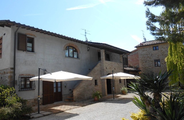 Agriturismo Podere Casenove, panoramic garden, swimming pool, quite