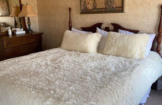 AH #25 · AH #25 King Suite w/Jacuzzi/Shower/Fridge/Micro