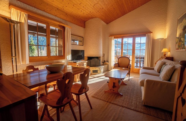 Aigle Royal is located right next to the Place de la Barboleuse, its shops and restaurants and not f