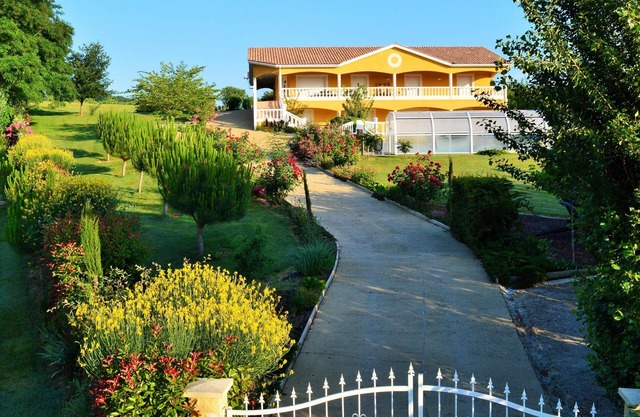 Air-conditioned house with indoor swimming pool