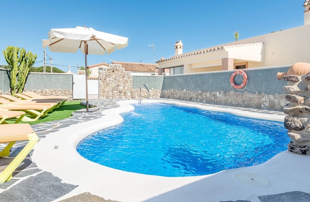 Air-Conditioned Home Close to the Beach with Pool, Terrace, Garden & Wi-Fi; Parking Available