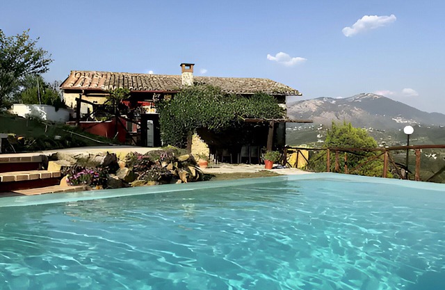 Air-conditioned house with swimming pool in the vineyards