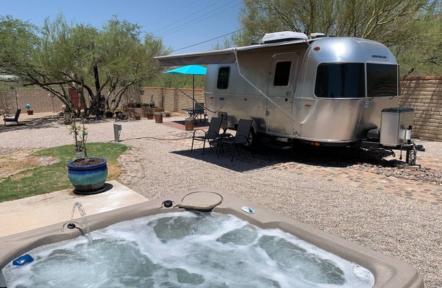 Airstream in Desert Oasis w/HOT TUB