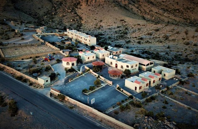 Al Hoota rest house