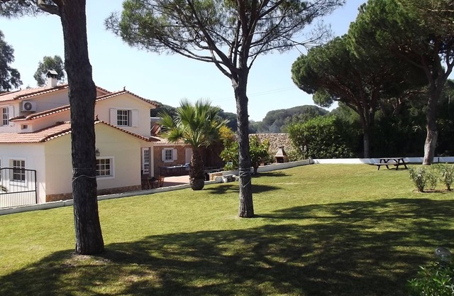 AL21329 sleeps 12/14. large 6 bed villa full air con close Vilamoura marina.