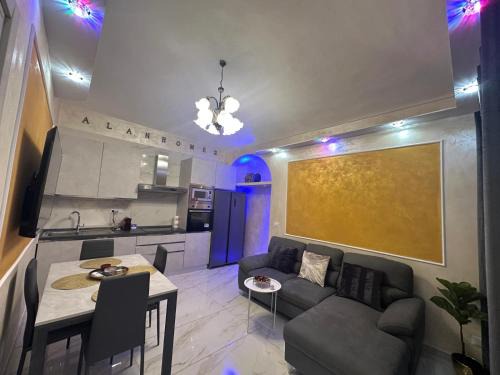 Alan Home 2