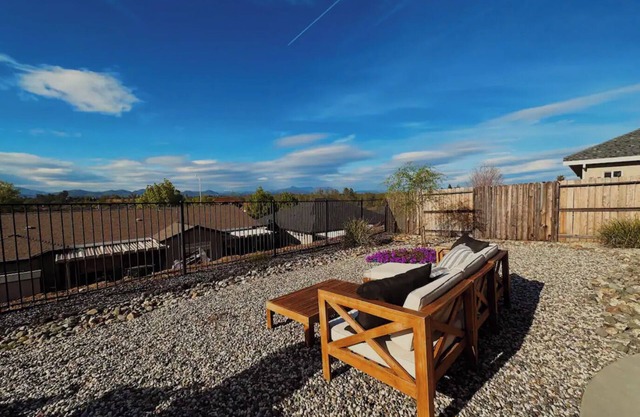 Alana House - 5BR with hot tub, close to Bethel, Simpson U, shopping & more!