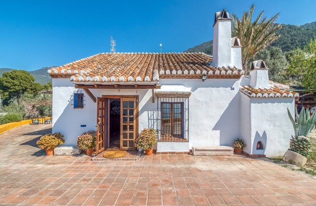 Alcaucín Cottage for Families