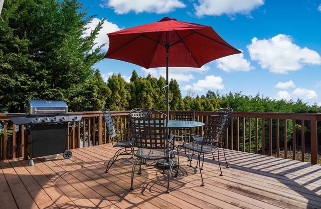 Alder House: Single Level Home in the Dundee Hills