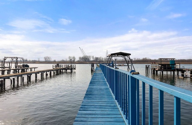 Algonac 2BR on the North Channel with Boat Parking