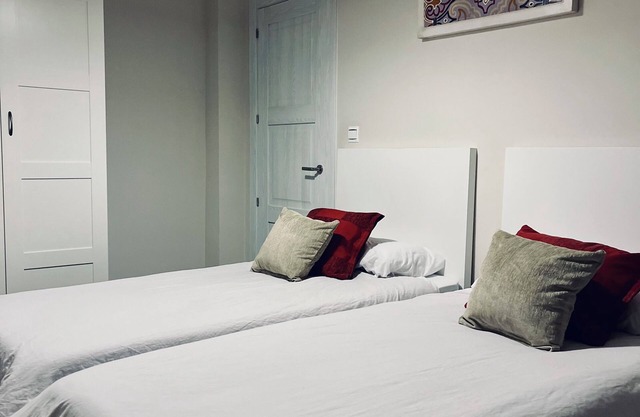 Alhamar Home spacious app. with elevator/heater