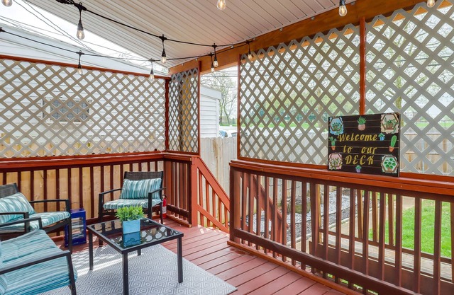 Allentown Townhome w/ Deck - 3 Mi to PPL Center!