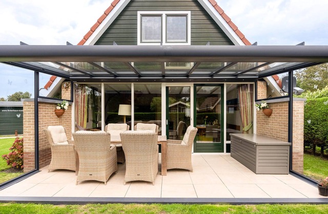 Allergy-friendly FH with gigabit internet, beach cabin and swimming pool