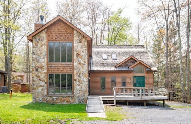 Almost Heaven - 72 Brookside RoadnnAlmost Heaven - Hot Tub, Fireplace, Handicap Accessible, Pet Friendly