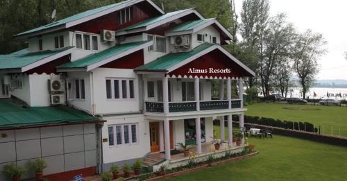 Almus Resorts