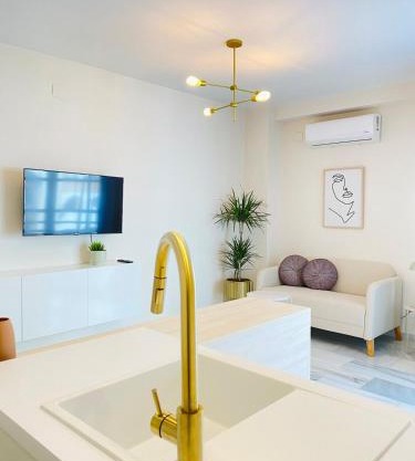 Alora Home - Hostatel