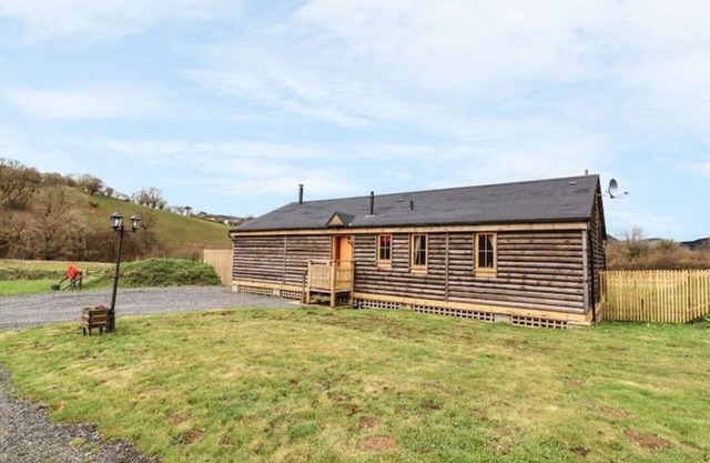 Alpaca-6 berth, dog friendly cabin with hot tub