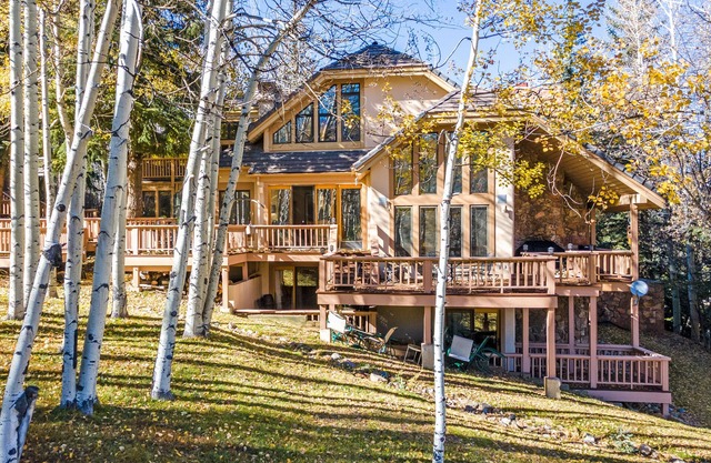 ALPINE MANSION, 8BR + LOFT BR SLEEPS 24 HUGE 8000 sq ft EXCLUSIVE BEAVER CREEK!