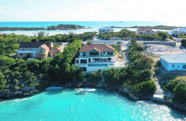 Alta Bella - Oceanfront Villa, Nordic Spa, Concierge
