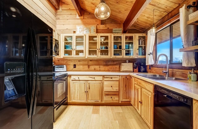 Altitude Adjustment Lodge - Hot tub Sunset Lake Views