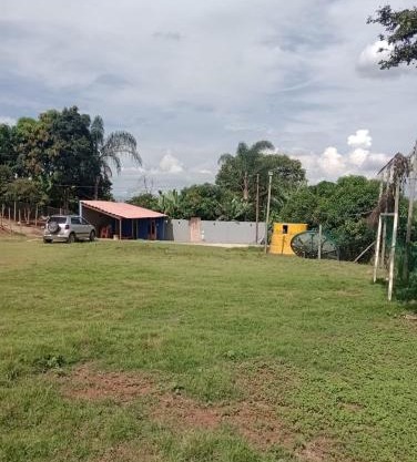 alugo quarto com 1 cama casal e 2 solteiro