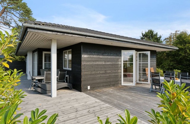 "Alvia" - 1.6km from the sea by Interhome