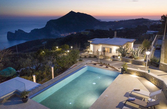 AMORE RENTALS - Villa Ligea with Private Swimming Pool, Sea View and Parking