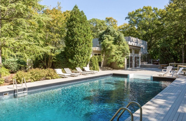 AMAGANSETT 2 ACRE, 3000 Sq Ft 4 BDR MODERN W/20 x 40 POOL, NEAR BEACH & TOWN