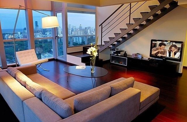 Amazing 2 BR/2.5 BA, 29/30th Floor Penthouse