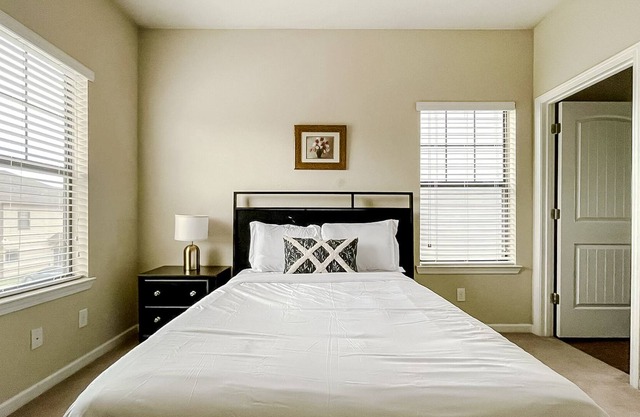 Amazing 2BD/2.5BA + Gym - Stillwater