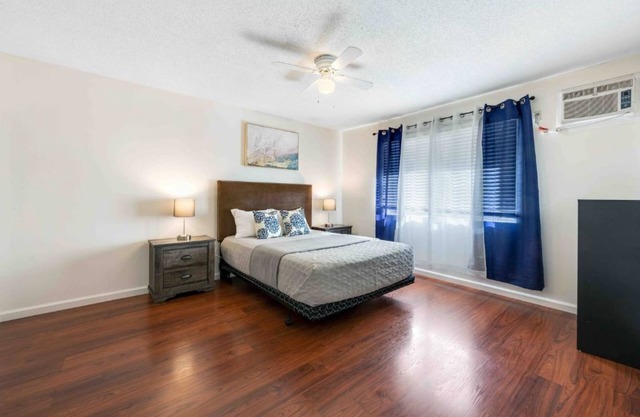 Amazing 3 BD Condo Near UC Riverside - Shared Pool